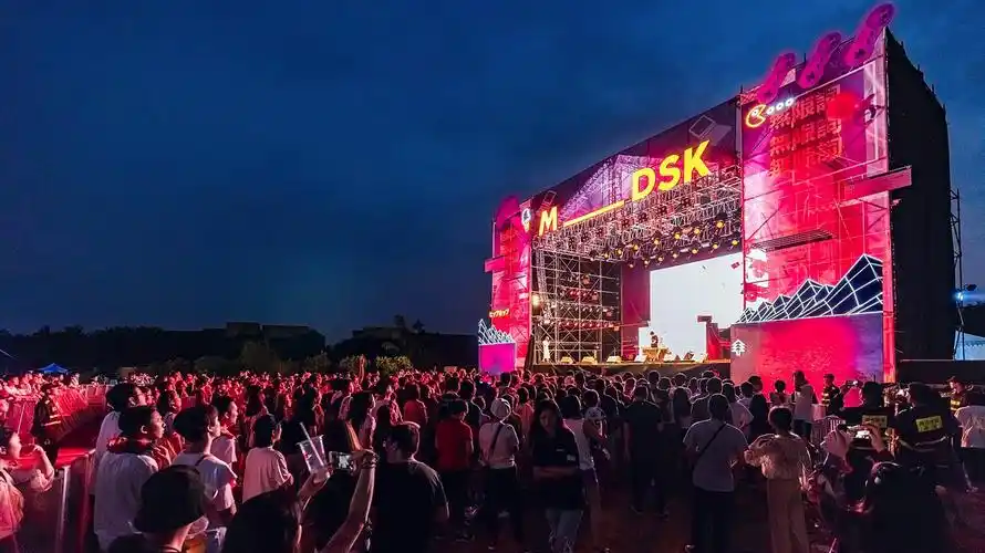 成都草莓音乐节圆满落幕人气爆棚躁翻现场