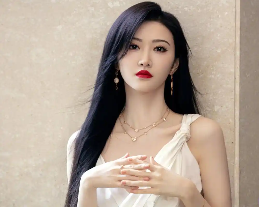 表面是明星,实际上家世显赫的4位女星,个个根正苗红没人敢惹!