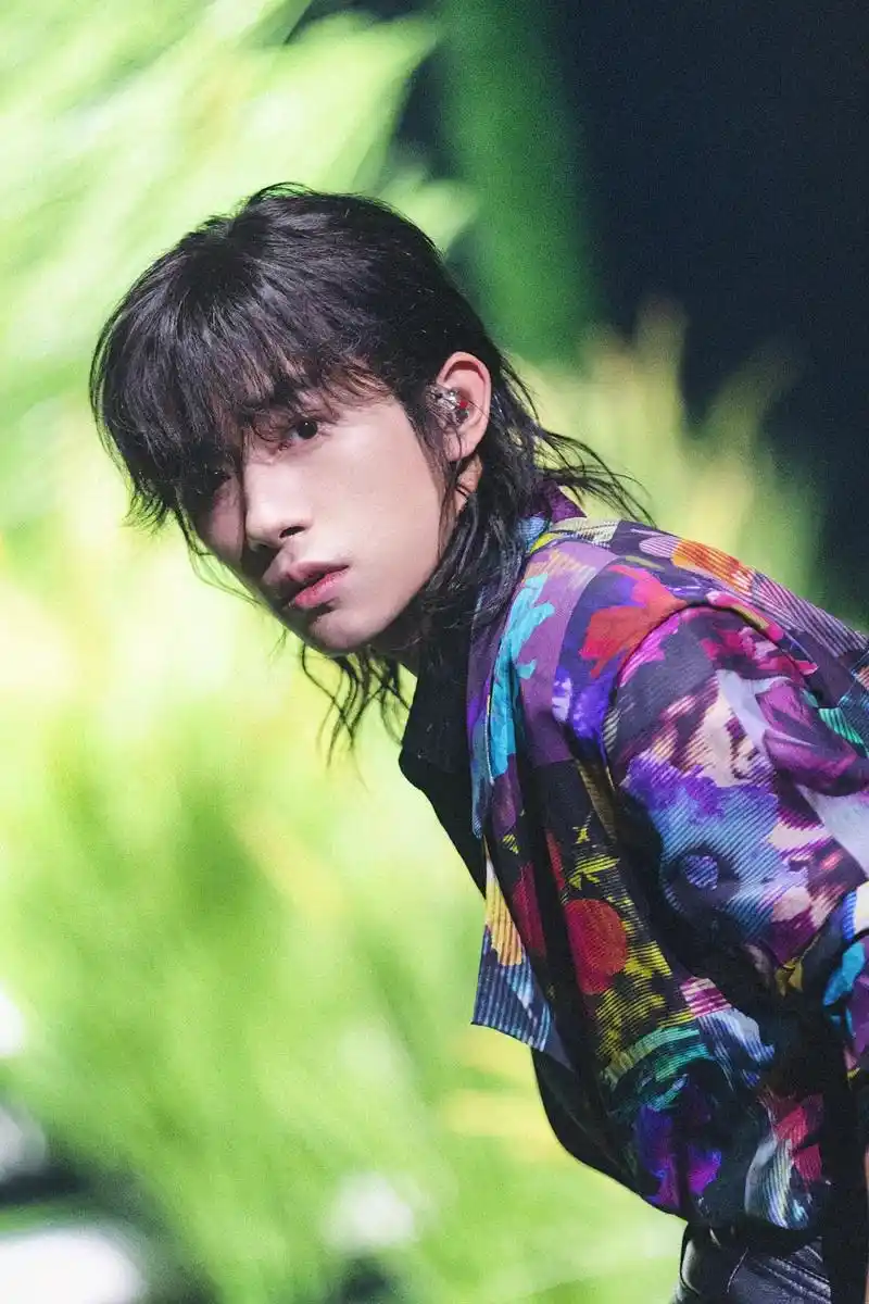 天猫双十一晚会 #易烊千玺  图源:微博易烊千玺工作室   - 抖音