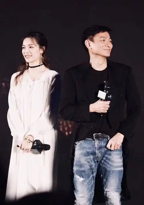 《七圣》金依萌执导,迪丽热巴,窦骁主演的奇幻电影.