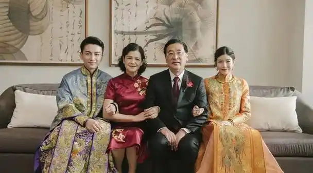 冯绍峰个人简历资料,冯绍峰个人资料("花花公子"冯绍峰)