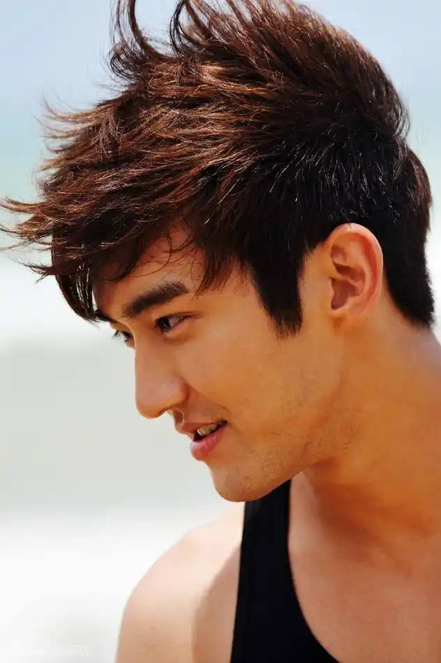 组图:崔始源《转身说爱你》赤裸上身秀腹肌