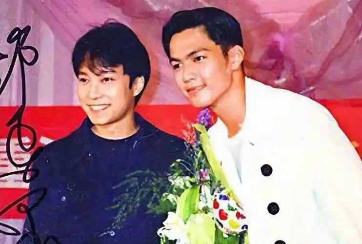 因杨颖"身价暴跌",隐婚生子还装单身,49岁的钟汉良冤不冤?