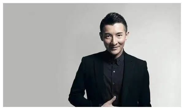 "山寨刘德华"到处演出捞金,派头比本尊还大,出场费高的吓人