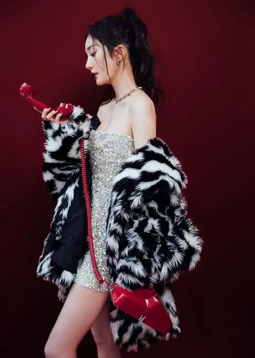 杨幂湖南卫视跨年晚会##杨幂摇滚甜心造型