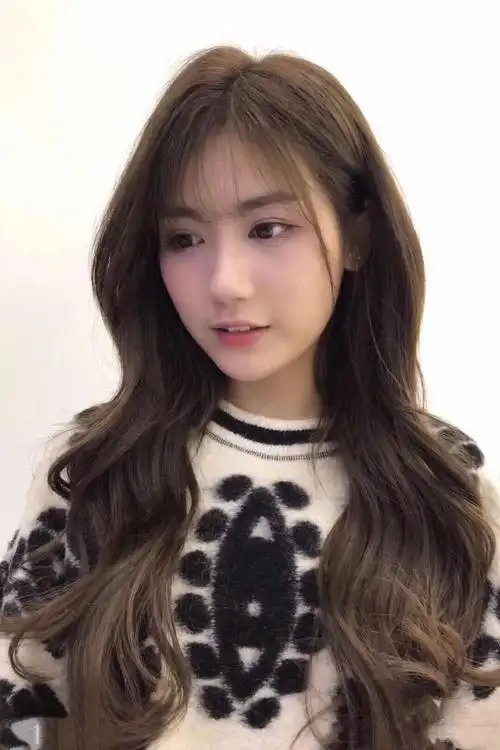 微卷八字刘海发型气质中长发不显老