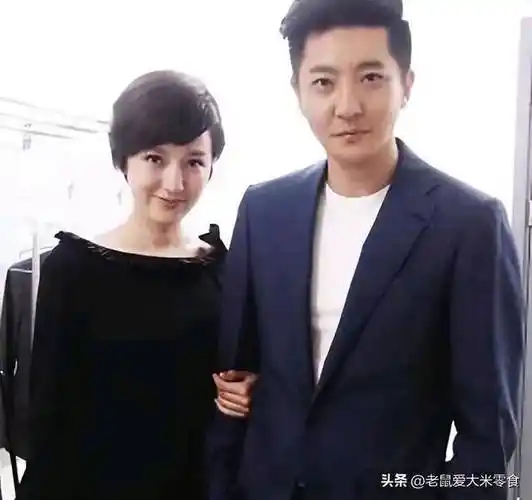 41岁"老男孩"郭京飞:为何结婚15年0绯闻?看老婆是谁就明白了