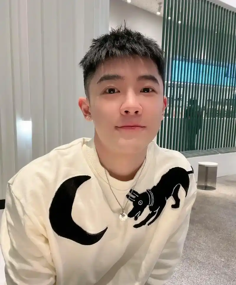 短碎盖发型,这种自然碎发特别适合-一 些五官立 - 抖音