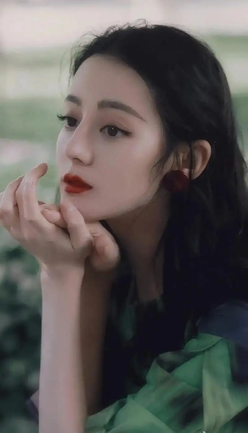 热巴 热巴全屏壁纸 - 抖音