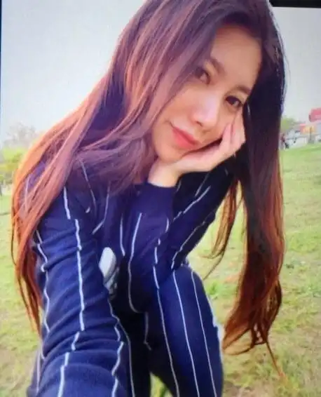 07年,正在中戏读书的陈晓与安徽老乡,歌手许嵩的表妹余征瑶相恋,期间