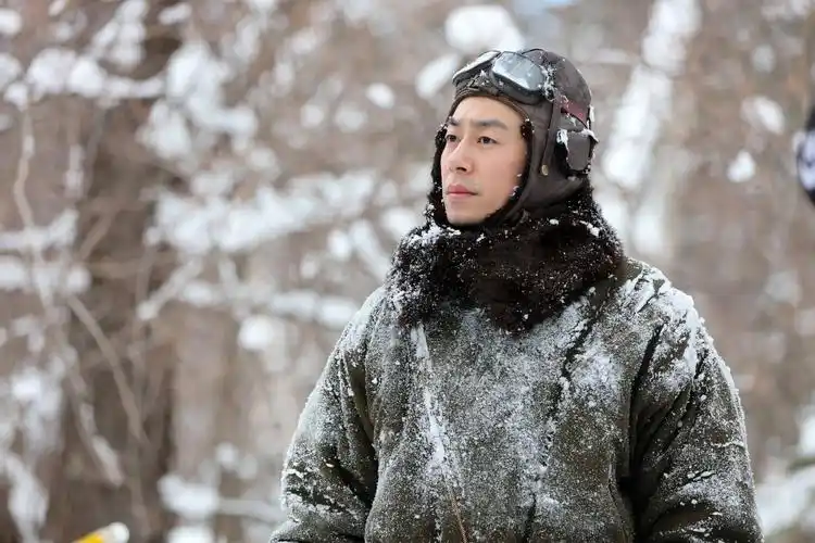 朱亚文悬崖之上终极预告自爆式牺牲为战友换取生机