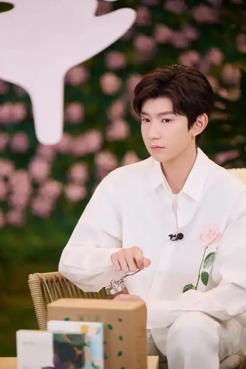 从"修护肌肤屏障"到"修护地球屏障",双11溪木源携手王源一起"种树"_腾