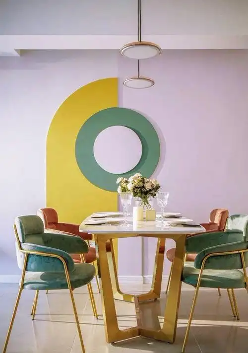 通过渐变颜色将整个墙面柔和的混在一起,给家里带来一种仿若置身自然