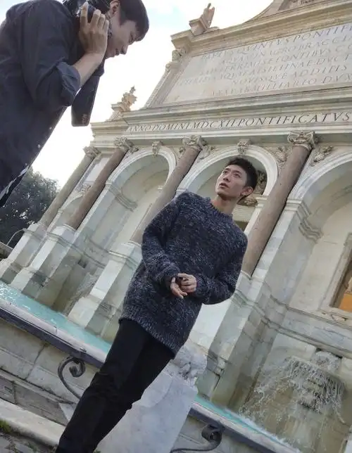 张一山晒素颜自拍清晰得脸毛都看得见真男神不化妆也比鲜肉帅