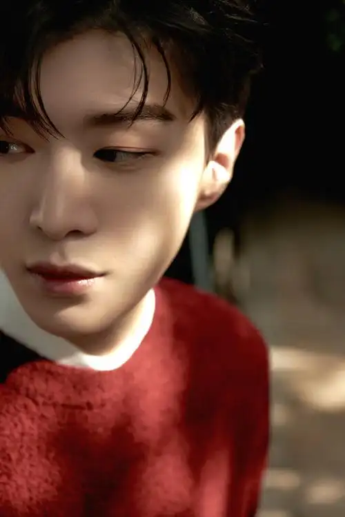 来伊份代言人范丞丞##范丞丞红毛衣胶片风随拍##范丞丞让我把年糖前