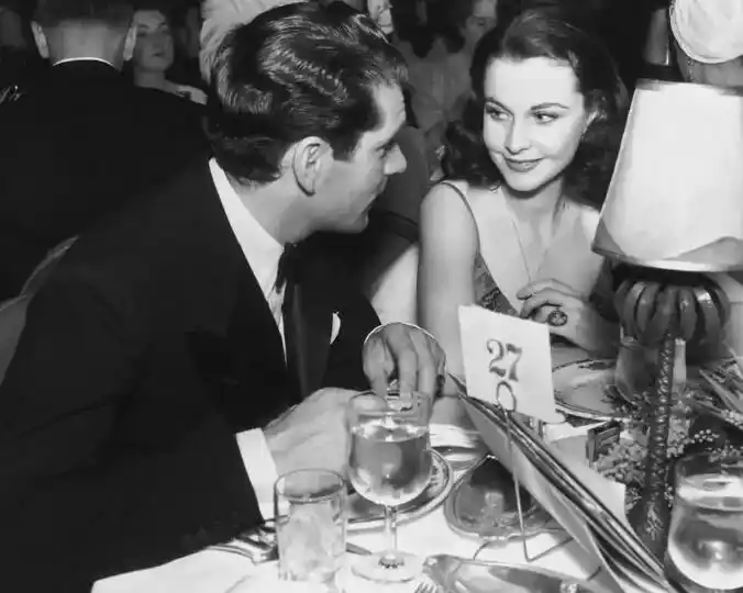 年轻时的赫本,费雯丽有多漂亮?带你去看看颜值巅峰时期的她们吧