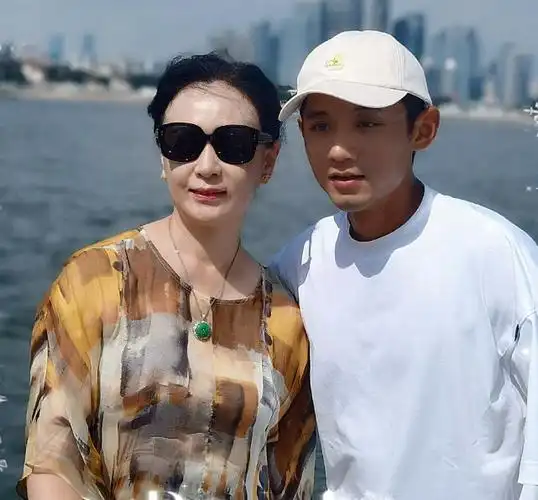 刘诗雯退役转型31岁身居高位越来越美和前男友反差大