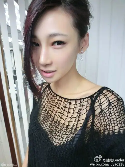 李荣浩前女友陆瑶上围傲人