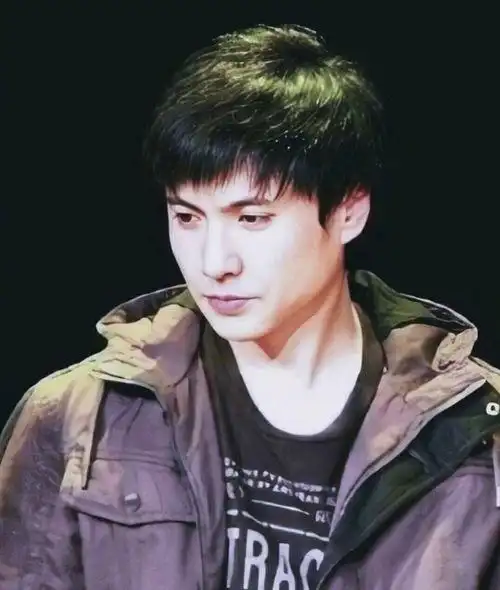 沈腾年轻时的照片沈腾年轻时的照片帅气