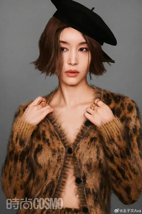王子文×时尚cosmo 八月刊封面大片96豹纹长裙77短发造型真的太飒