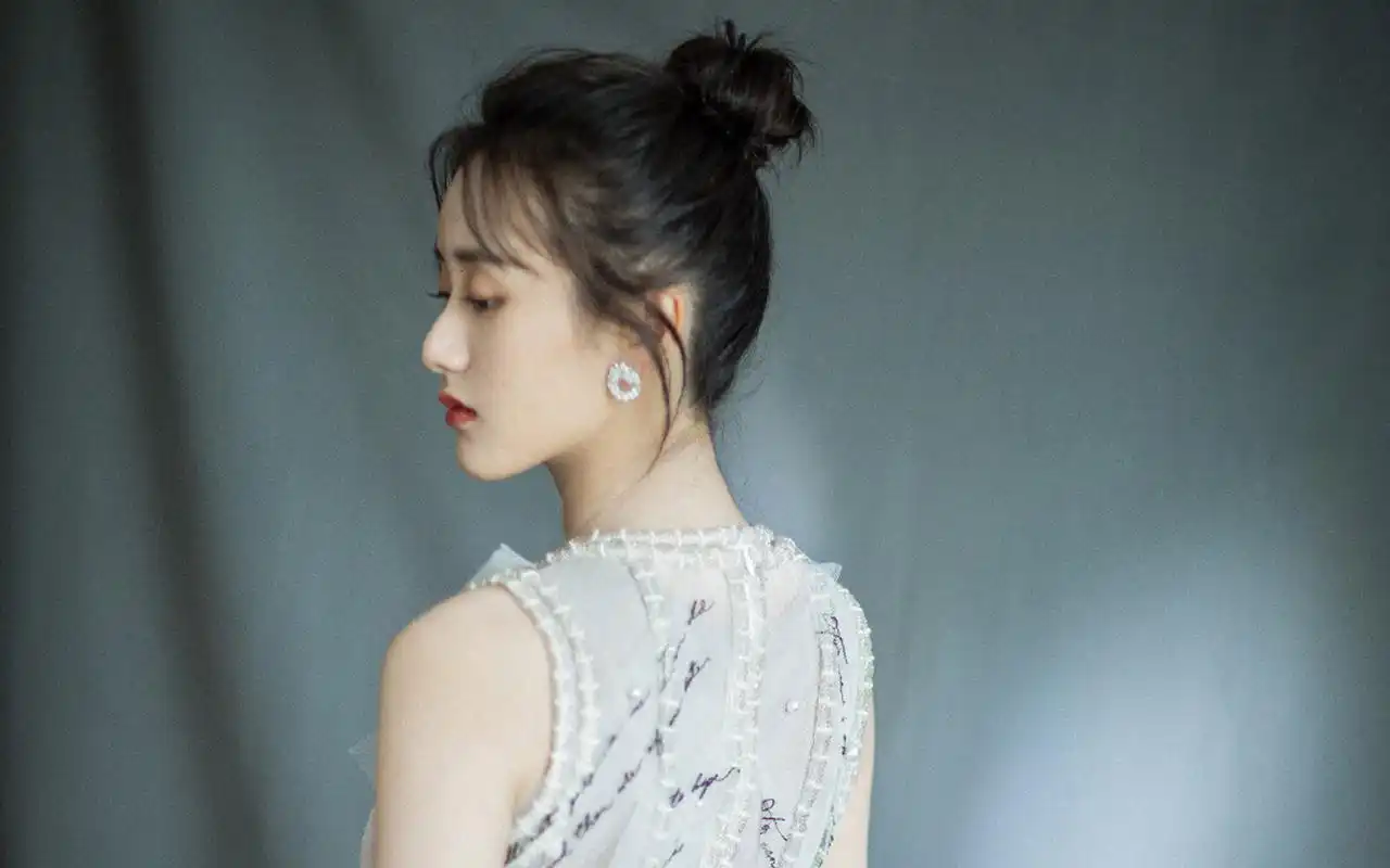 袁冰妍优雅写真图片桌面壁纸