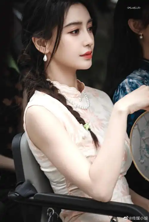 被angelababy旗袍造型美哭了