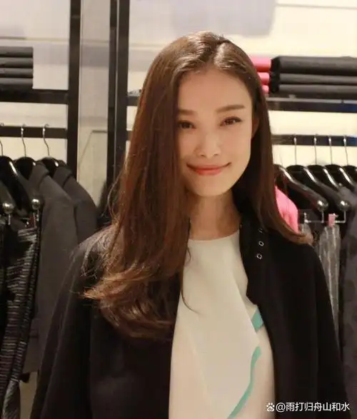 这谁顶得住嘛35岁倪妮身材饱满性感韵味十足