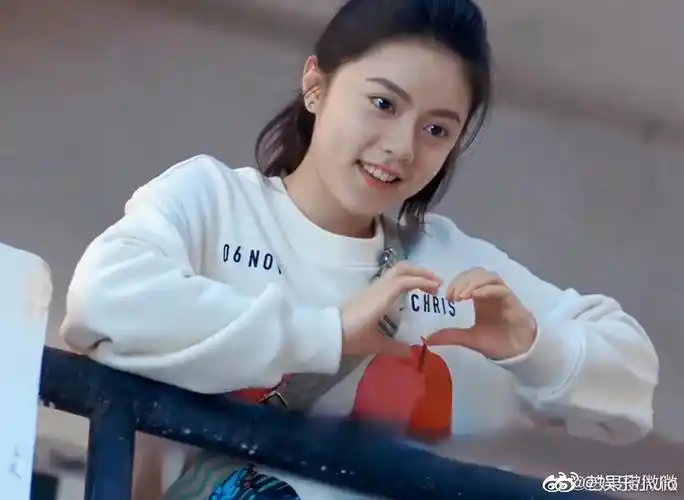 少年派2里赵今麦饰演的林妙妙的婚纱造型好美