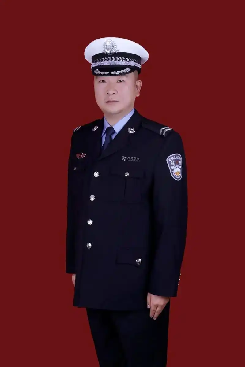 教育整顿青春在警徽中闪耀走近双十佳辅警二