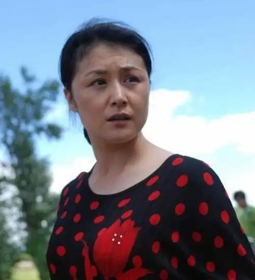 "谢大脚"曾因太美被嫌弃,本以为开玩笑,看到年轻时照片我信了