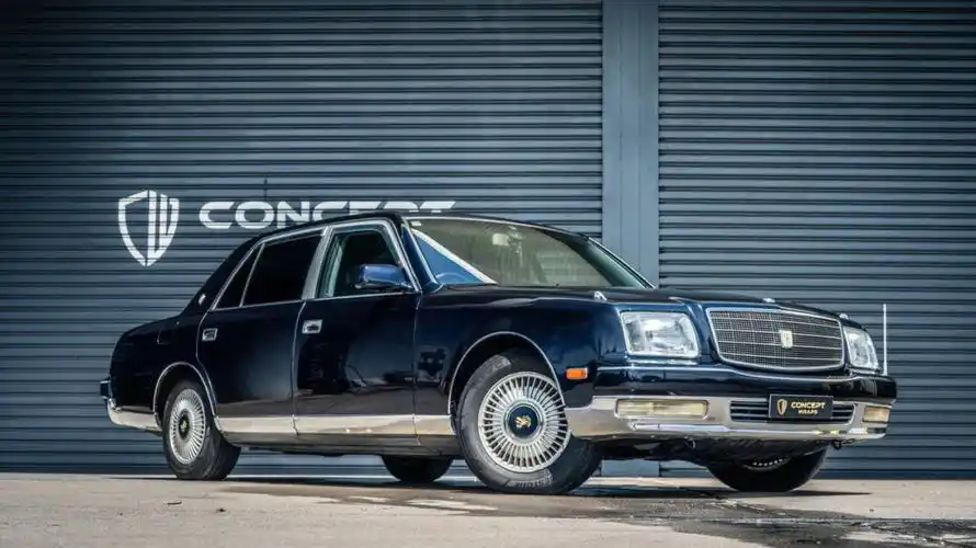 丰田世纪 街上比劳斯莱斯还少见的大佬座驾 v12的发动机估计以后都很