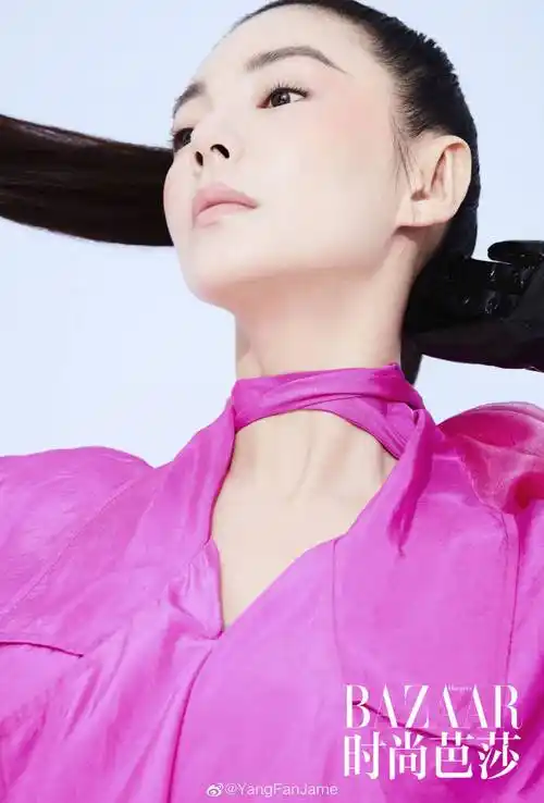 还没睡醒我该怎么摆pose 我好慌啊"大片登上《时尚芭莎》电子九月刊