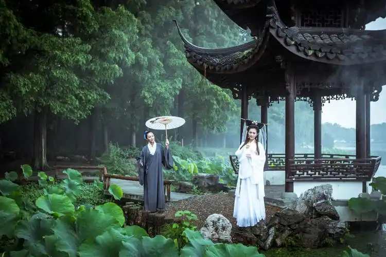 西湖边惊现穿越白娘子!-19摄区-杭州19楼