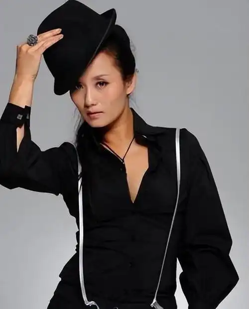 演员李颖越老越有韵味曾被誉为霸总妈妈专业户