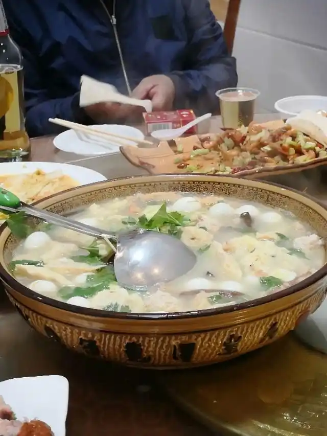 收拾大棚累了一天,晚上请客去饭店吃饭