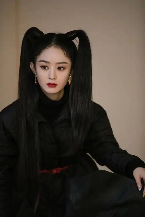 赵丽颖尼龙双马尾造型大片花絮图 是暗夜小魔女……_高清图集_新浪网