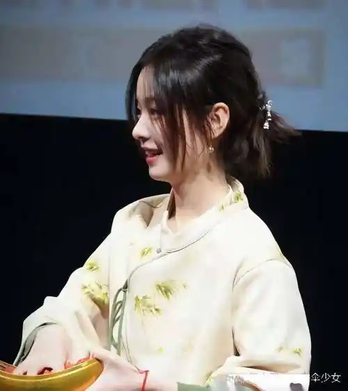 《李庚希素颜之美:震撼心灵的杀伤力》