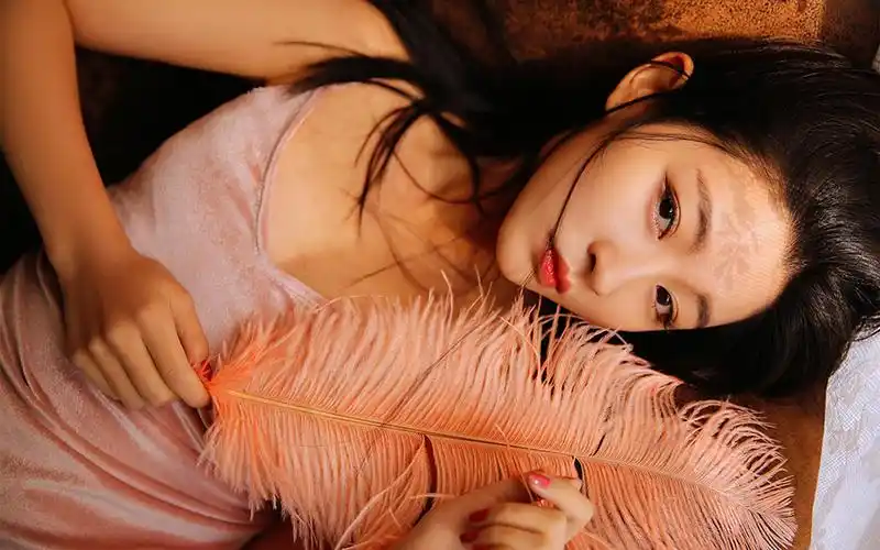 唯美女生私房养眼写真桌面壁纸-美女壁纸-壁纸下载-美桌网