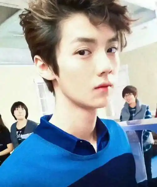 原创34岁鹿晗路透图被嘲发福姨味重对比颜值巅峰一目了然