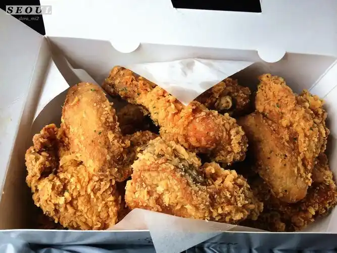 p>炸鸡是一系列用油炸制 a target="_blank" href="/item/鸡肉