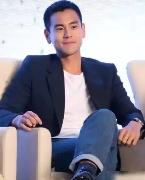 吴彦祖堪称寸头界的鼻祖胡歌简直不得了不过他的寸头更帅