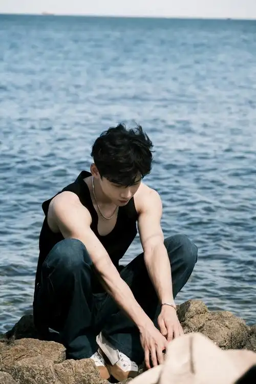 白敬亭微博写真图片