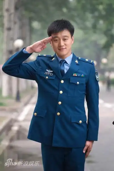 佟大为塑造军医新浪娱乐讯 由北京星梦工场联合空政电视艺术中心重磅