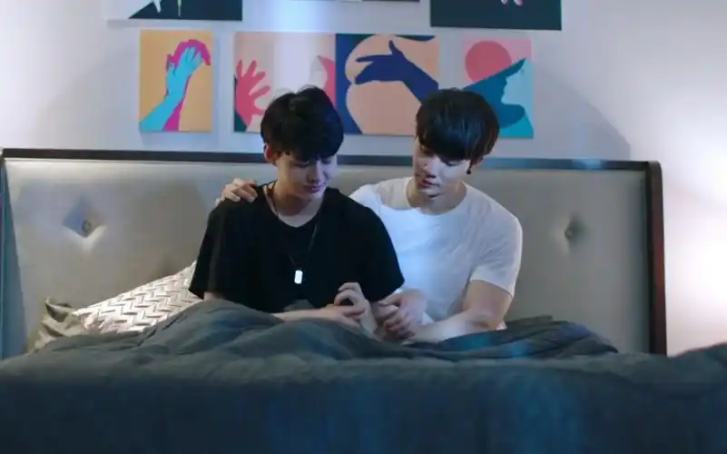 私照不慎泄露明明海海被迫出柜