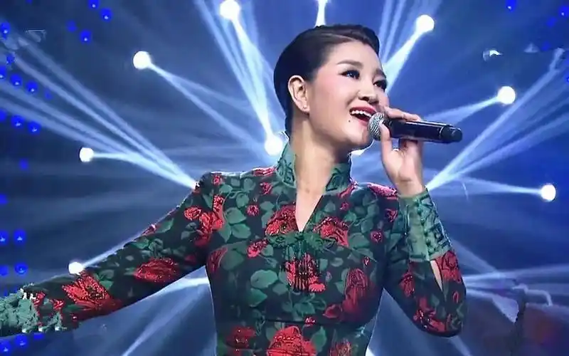 醉美女中音降央卓玛《西海情歌》_哔哩哔哩_bilibili