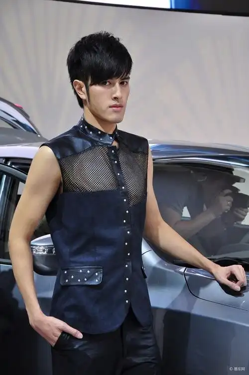 【现代性感男模图片】