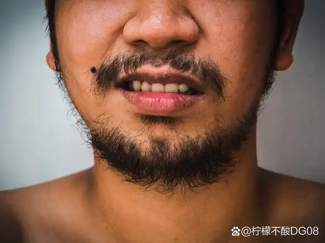 发现了吗, 有的男人胡子很浓密, 特别特别多, 鼻子下面全是胡子, 连腮