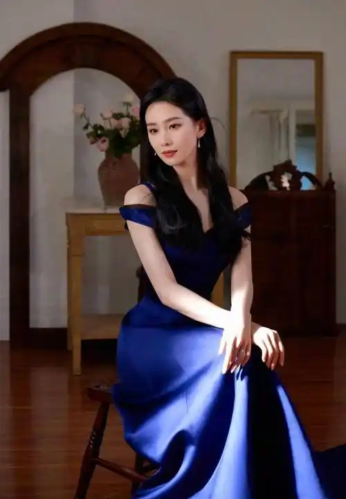 刘诗诗出席品牌活动,身穿优雅可爱的蓝色连衣裙,惊艳全场_展现_形象