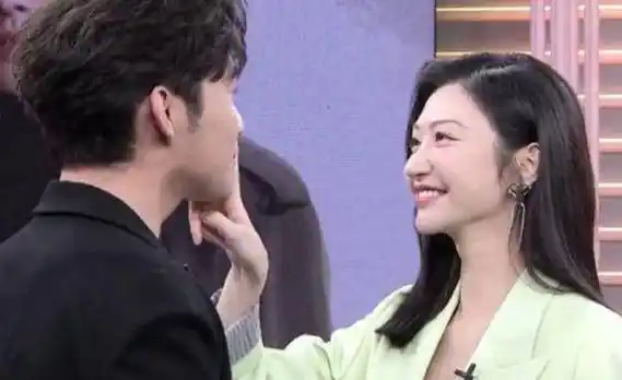 张彬彬觉得景甜是甜甜的小女生,你认为这个女明星是怎样的人?