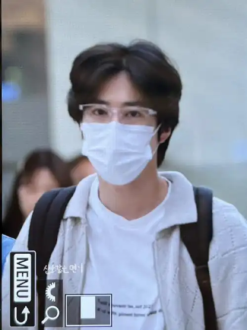 俊勉可爱满分#230610 金浦机场到达 预览3p 「o2_myeoni」眼镜小兔